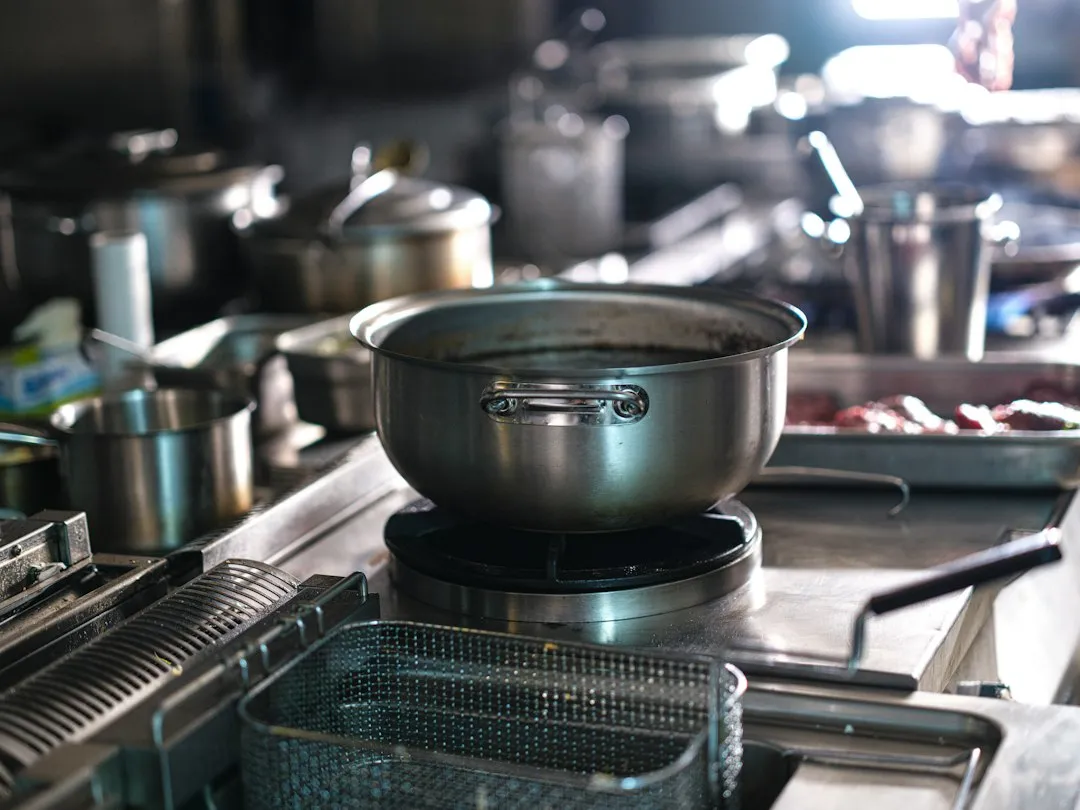 太原餐饮企业炒锅选型指南：不同炉灶场景下锅具材质与导热性能分析正文配图 2